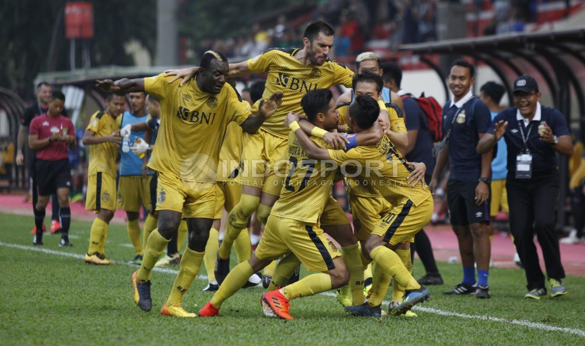 Pemain Bhayangkara merayakan gol pada laga lanjutan Liga 1 2018. Copyright: INDOSPORT/Herry Ibrahim