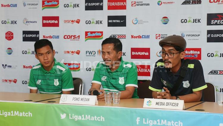 Ofisial PSMS Medan menjalani konferensi pers menjelang melawan Persipura Jayapura. Copyright: Kesuma Ramadan/INDOSPORT