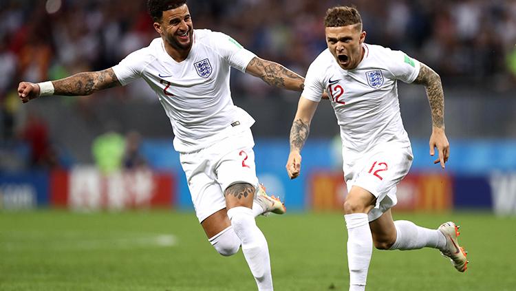 Kieran Tripper (kanan) berselebrasi usai mencetak gol ke gawang Kroasia.