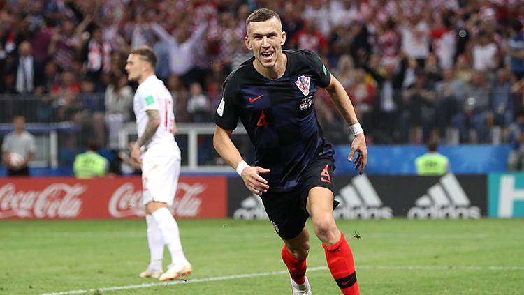 Ivan Perisic berselebrasi setelah menyamakan kedudukan. Copyright: INDOSPORT