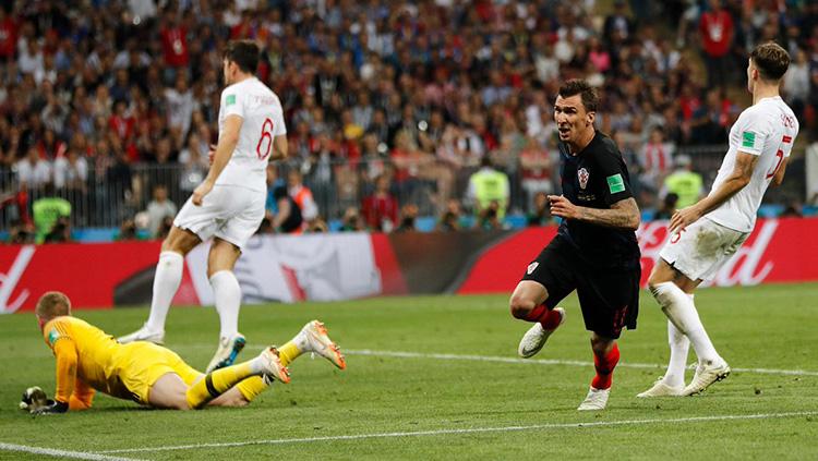 Mario Mandzukic mencetak gol saat Kroasia vs Inggris di Piala Dunia 2018. Copyright: INDOSPORT.com