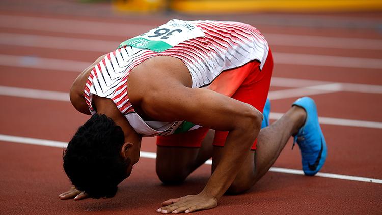 Sujud syukur Lalu Muhammad Zohri.