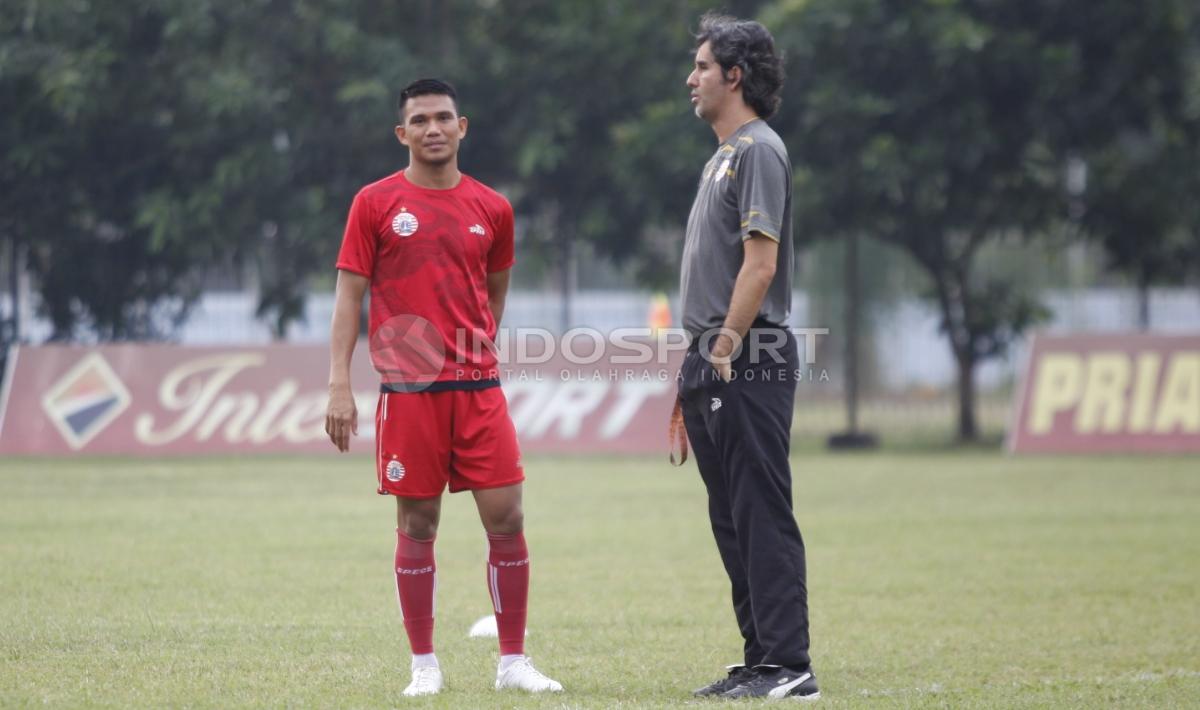 Gelandang, Sandi Sute (kiri) tetap menghadiri latihan di Lapangan PS AU, TNI AU, Halim.