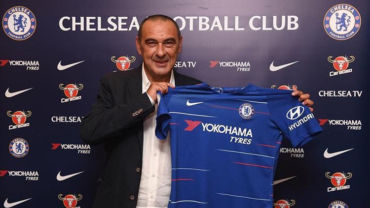 Maurizio Sarri resmi dikontrak Chelsea. Copyright: Chelsea