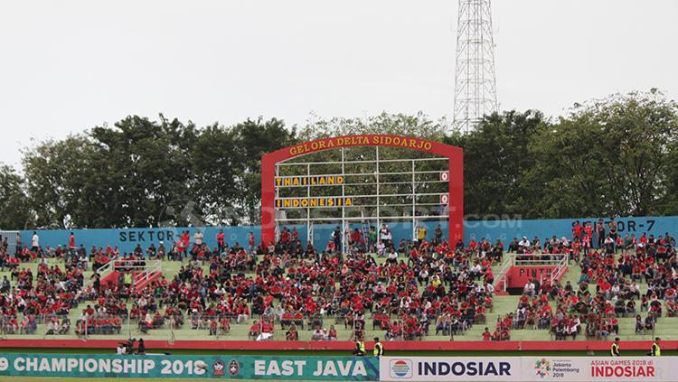 Situasi penoton laga perebutan juara ketiga Piala AFF U-18. - INDOSPORT