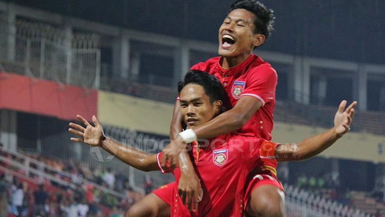 Selebrasi Myat Kaung khant usai berhasil membobol gawang Malaysia.
