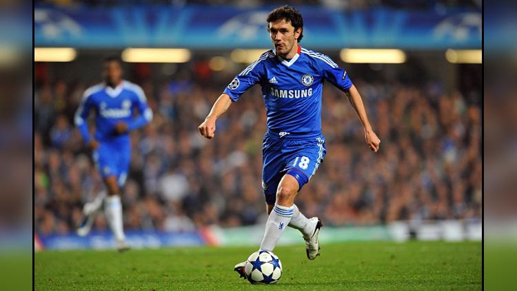 Yuri Zhirkov saat bermain bagi Chelsea di musim 2010/11. Copyright: INDOSPORT