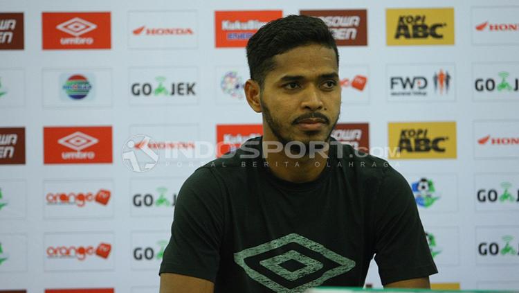 Hasim Kipuw di sesi konferensi pers PSM Makassar.