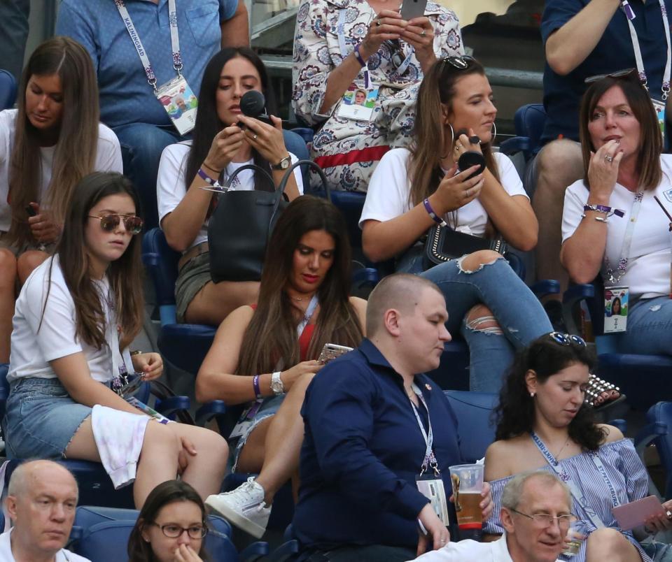 Wags Inggris ketika menonton laga melawan Belgia di Tribun. Copyright: The Sun