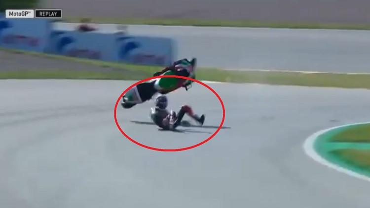 Kecelakaan mengerikan yang dialami Aleix Espargaro dalam pemanasan MotoGP Jerman 2018. - INDOSPORT