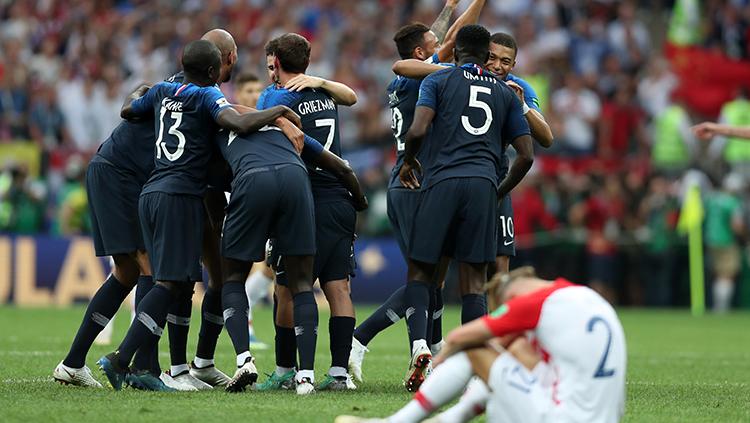 Para pemain Prancis merayakan keberhasilan menjadi juara Piala Dunia 2018. Copyright: INDOSPORT