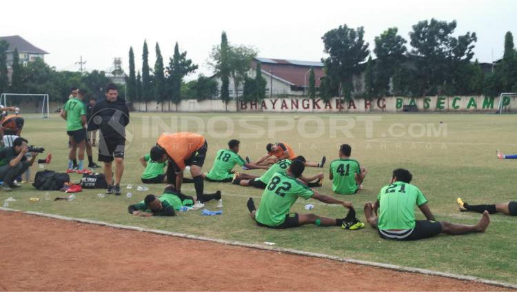 Persebaya Surabaya melakukan pendinginan.