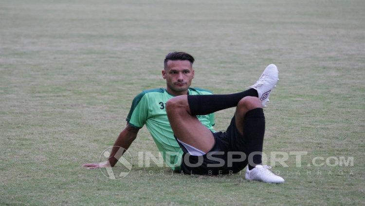 Latihan perdana Maitimo bersama Persebaya.