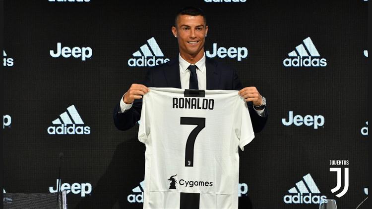 Juventus memperkenalkan Cristiano Ronaldo ke publik. Copyright: Twitter@JuventusFC