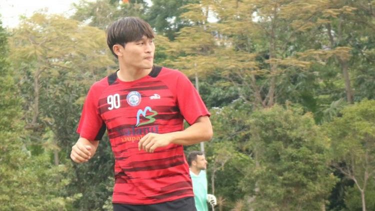 Calon pemain baru Arema FC,  Yeon Gi Sung. - INDOSPORT