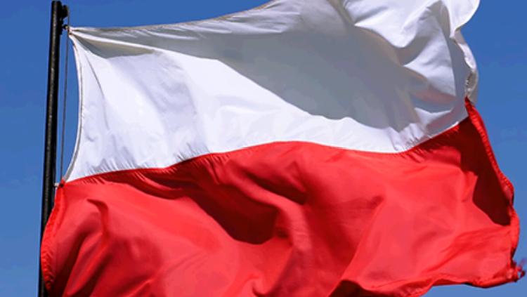 Bendera Polandia, warna putih dan merah kebalikan dari bendera Indonesia. Copyright: Internet