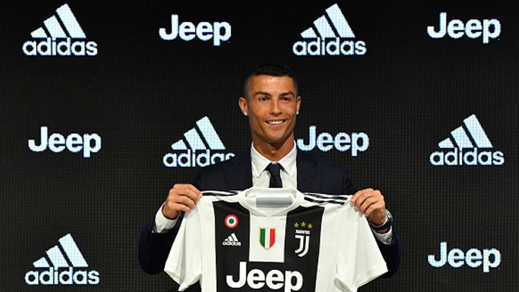 Cristiano Ronaldo saat diperkenalkan Juventus kepada publik.