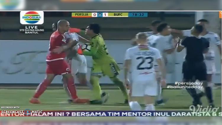 Detik-detik Keributan Pemain Persija vs Bali United di Tengah Laga.