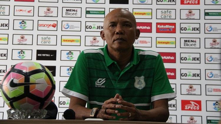 Suharto AD saat masih menjabat sebagai Asisten Pelatih klub Liga 2 PSMS Medan.