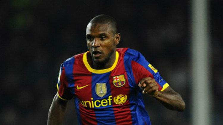 Eric Abidal sat masih membela Barcelona