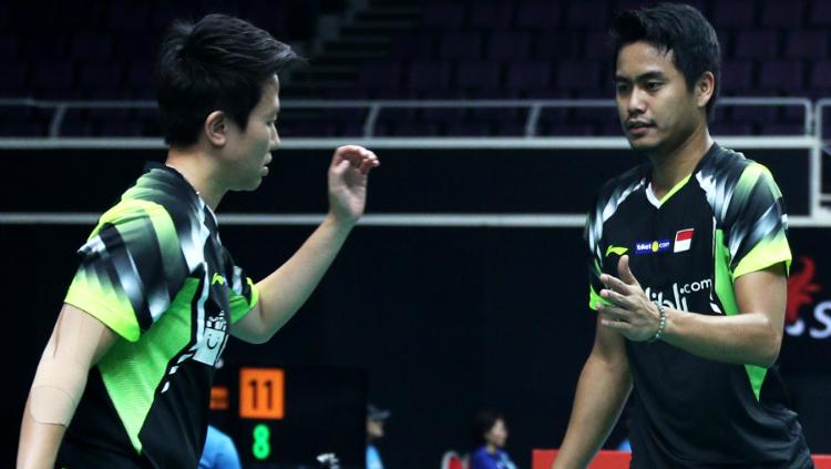 Turun gunung menjadi pelatih, legenda bulutangkis ganda campuran Indonesia, Liliyana Natsir, auto bikin murid-muridnya nurut karena style-nya yang bar-bar abis.