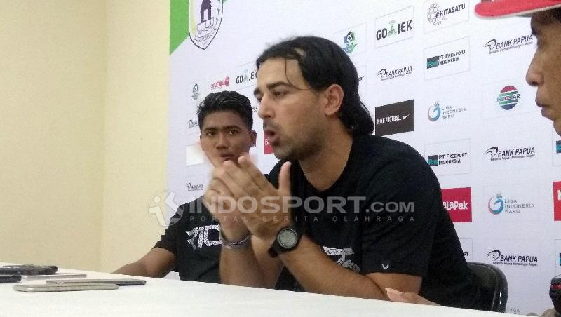Pelatih PSIS Semarang, Vicenzo Alberto Annese. Copyright: Sudjarwo/Indosport.com