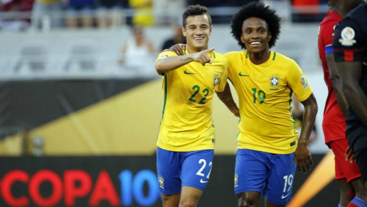 Philippe Coutinho dan Willian saat bermain untuk Timnas Brasil. Copyright: Internet