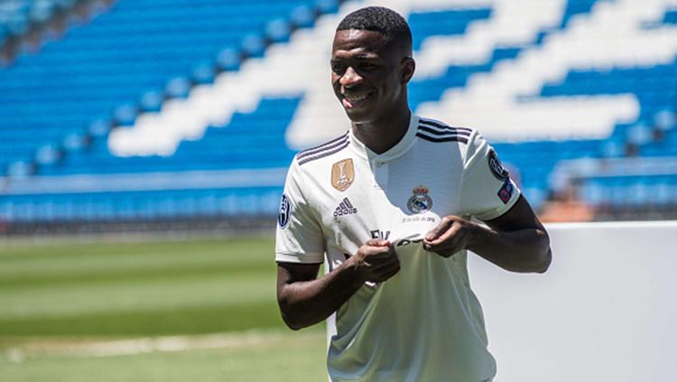 Vinicius Junior saat diperkenalkan Real Madrid. Copyright: INDOSPORT