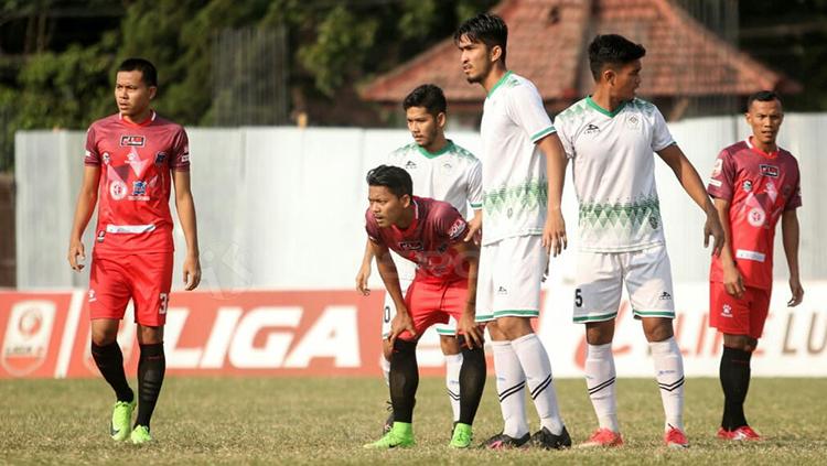Aldo Claudio (tengah) dalam laga Persiwa Wamena vs Persigo Semeru FC.