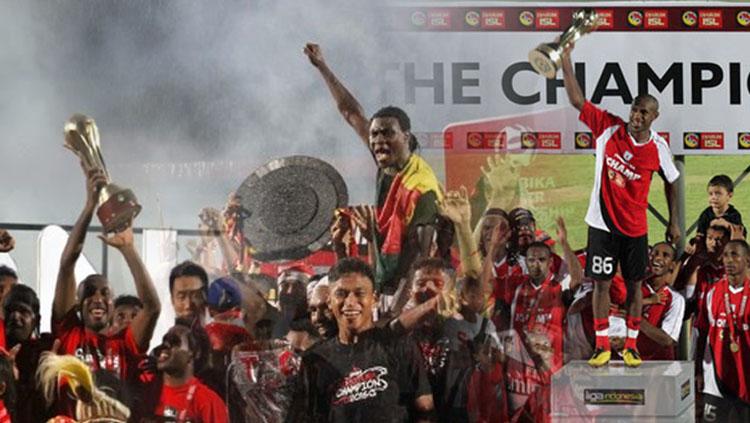 Persipura dan beberapa Trofi yang pernah diraih.