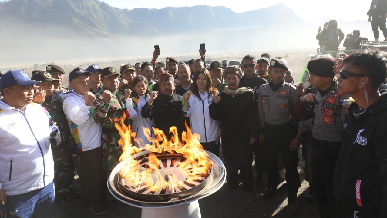 Kirap Obor ASEAN GAMES 2018 di Bromo. Copyright: Media INASGOC