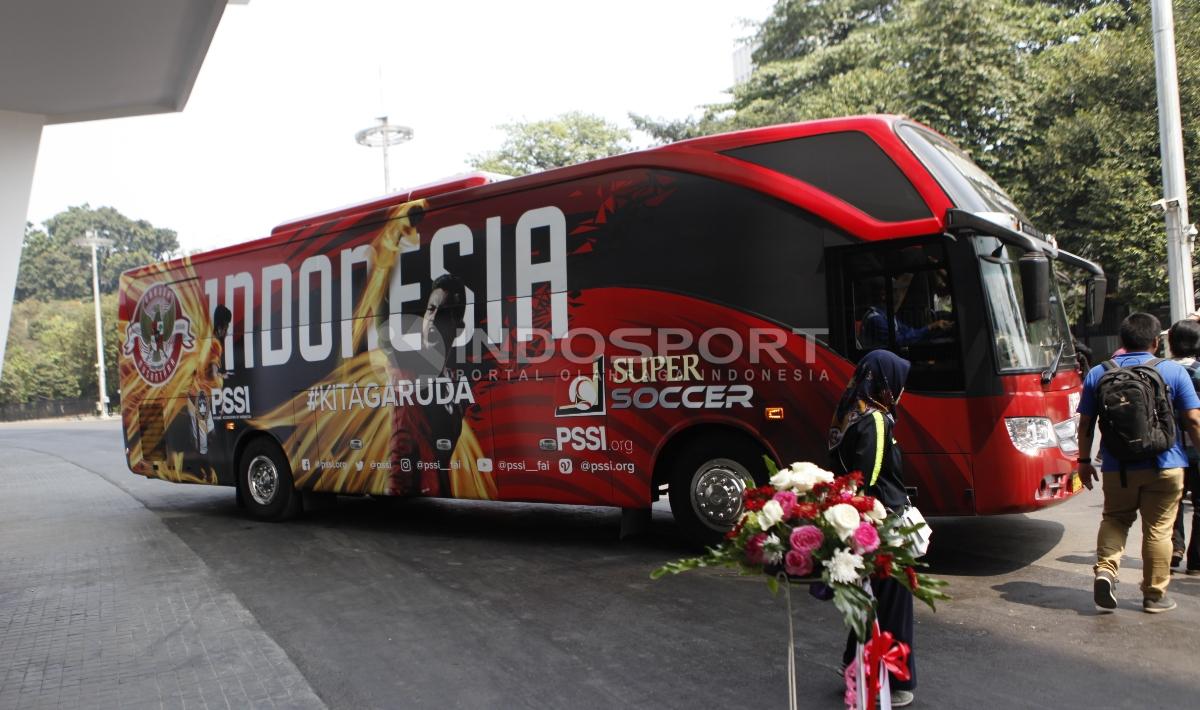 Wajah baru Bus Timnas Indonesia di Stadion Gelora Bung Karno.
