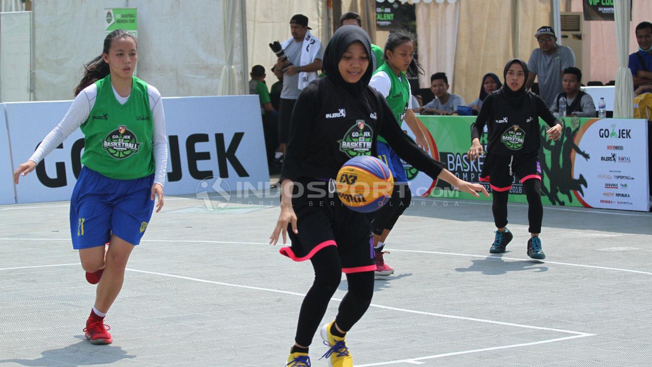 Keseruan sejumlah pertandingan IBL 3x3 di Malang, mulai kelas pelajar sampai profesional.