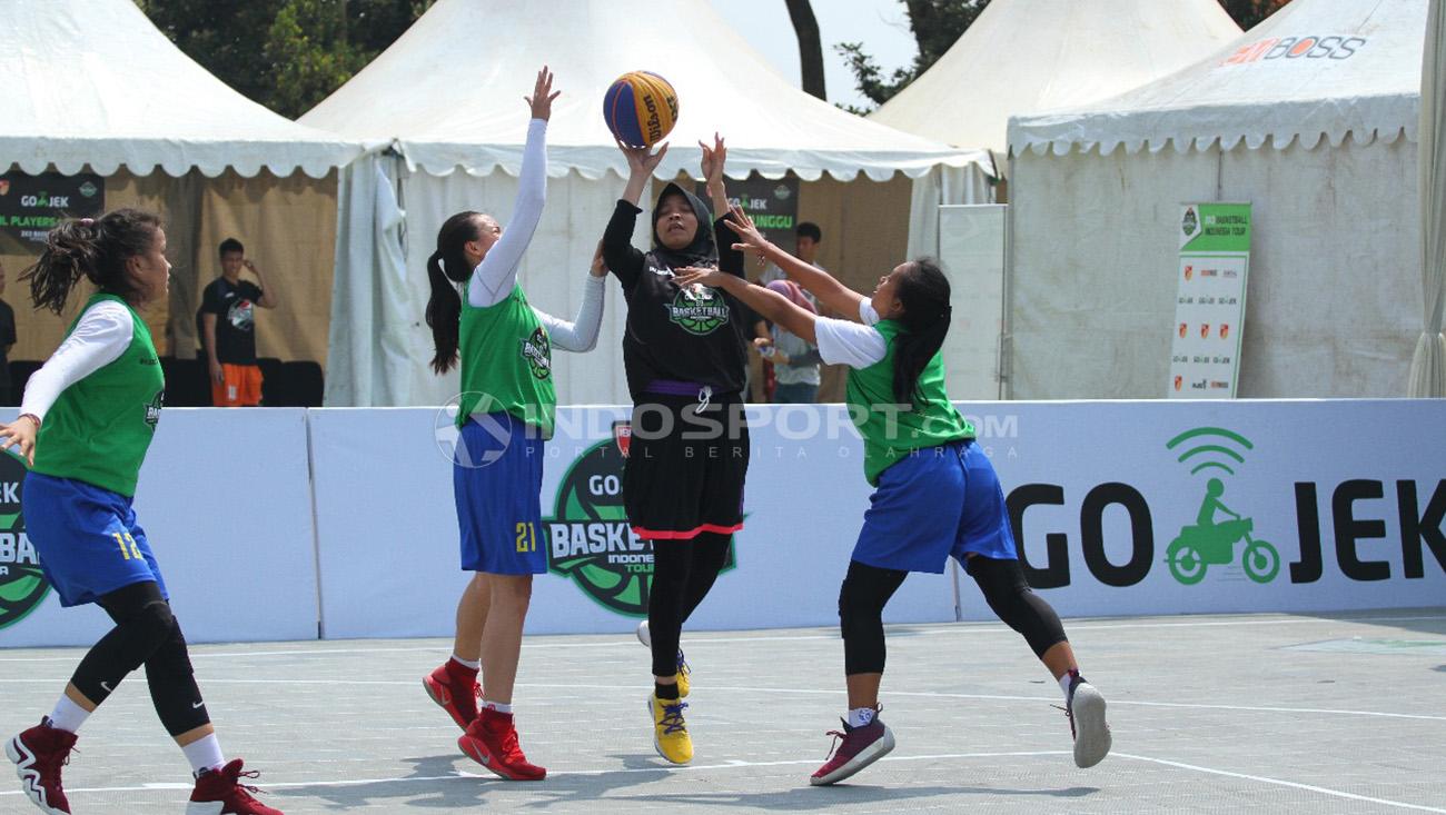 Situasi pertandingan di kategori Umum Putri, IBL Gojek 3x3 Seri II Malang.