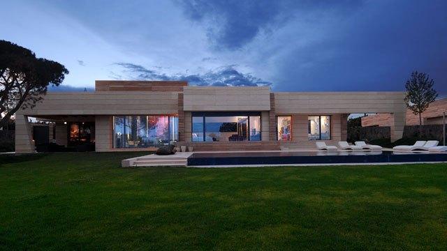 Rumah Cristiano Ronaldo di Kota Madrid. Copyright: Famous Celebrity House