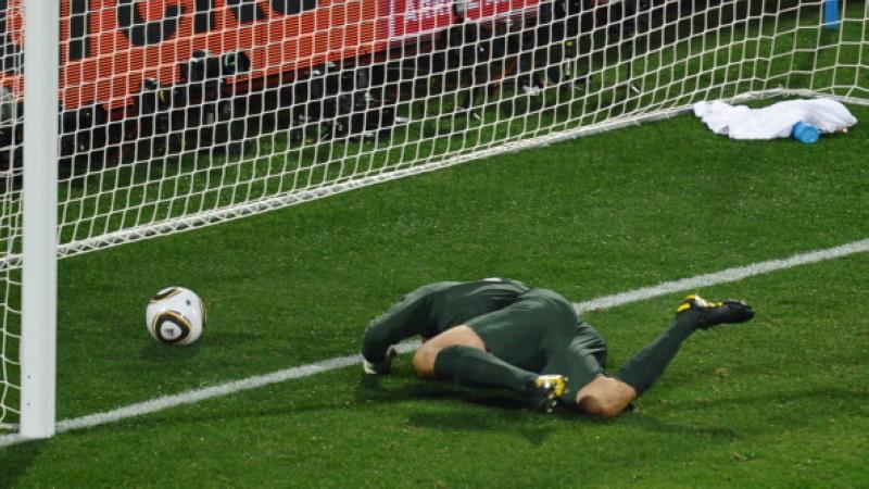 Robert Green melakukan blunder saat di Piala Dunia 2010 vs Amerika Serikat