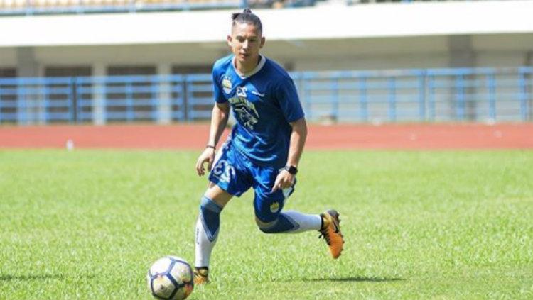 Bintang Persib Bandung Kim Kurniawan tengah berlatih. Copyright: Instagram/@kimkurniawan