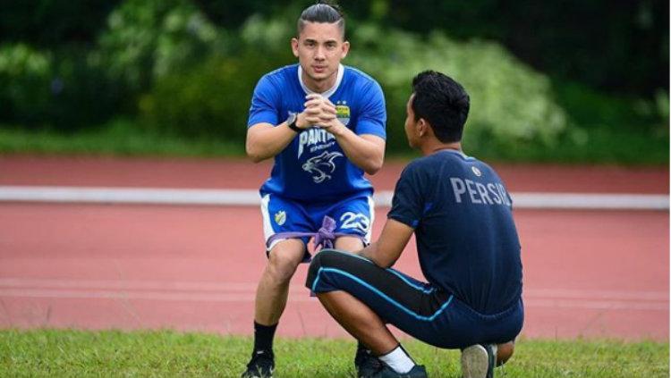 Bintang Persib Bandung Kim Kurniawan tengah berlatih. Copyright: Instagram/@kimkurniawan