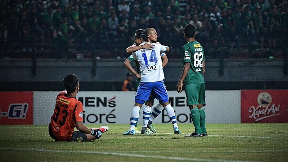Dua gol Supardi membawa Persib Bandung unggul atas Persebaya Surabaya. - INDOSPORT