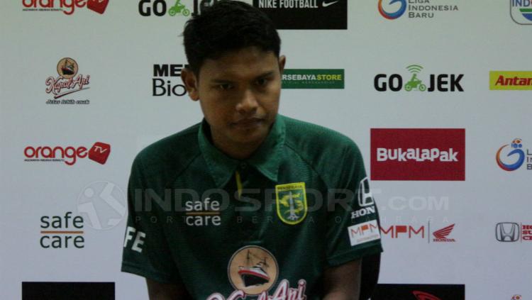 Pemain sayap Persebaya Surabaya, Fandi Eko Utomo saat konferensi pers usai pertandingan. Copyright: Fitra Herdian/INDOSPORT