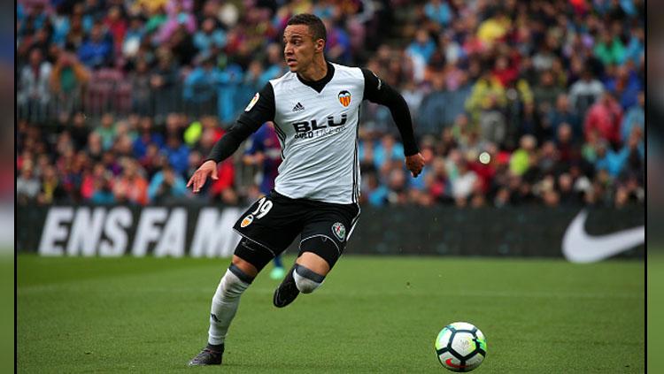 Klub Liga Inggris, Leeds United, siap merebut pemain Valencia yang tengah jadi incaran Arsenal, setelah sebelumnya mereka menyaingi AC Milan. - INDOSPORT
