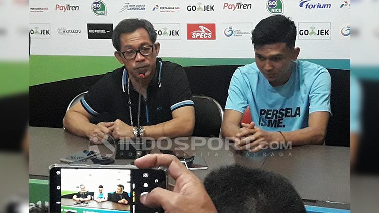 Pelatih Persela, Aji Santoso saat konferensi pers. Copyright: Ian Setiawan/INDOSPORT