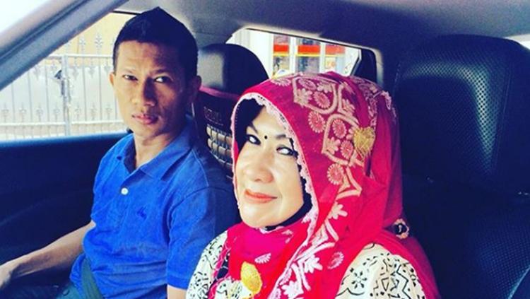 Ismed Sofyan dan istrinya Cut Ita saat berada dalam mobil. Copyright: Instagram@ismedsofyan