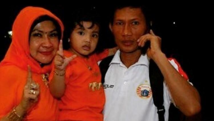 Ismed Sofyan, istri dan anaknya. Copyright: Instagram/@andrianoprasetyo