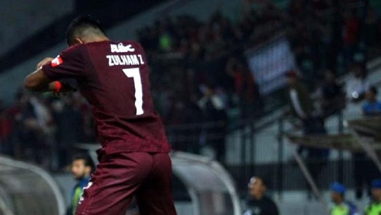 Zulham Zamrun melakukan selebrasi usai cetak gol ke gawang PSIS Semarang.