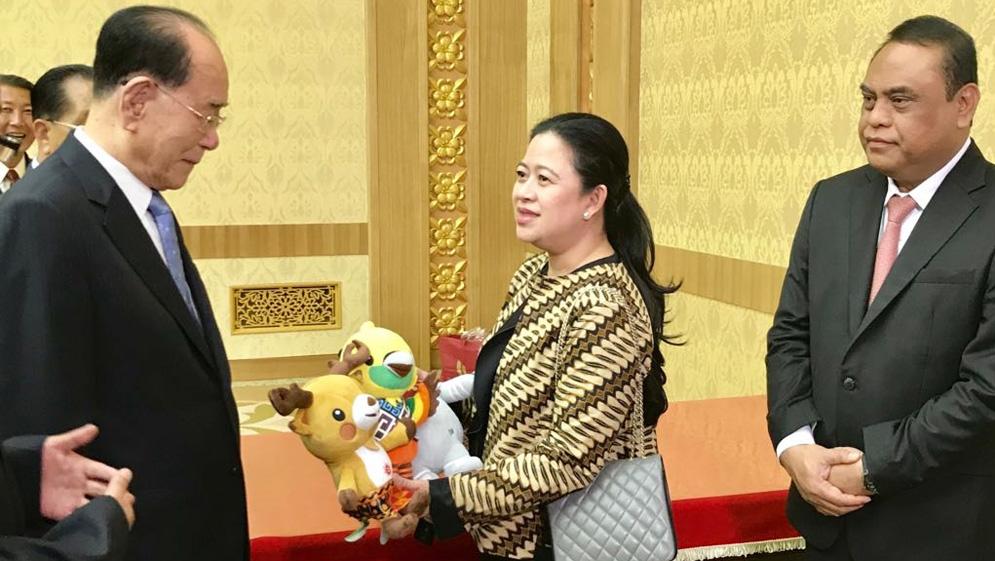Puan Maharani antar langsung undangan Asian Games untuk Kim Jong Un.