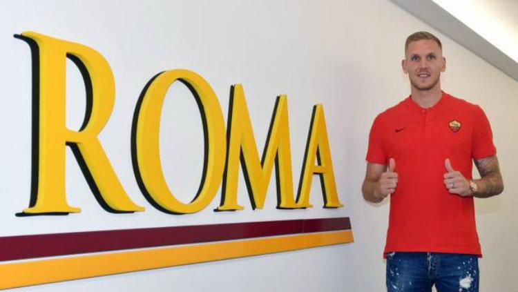 Robin Olsen saat perkenalan bersama AS Roma. - INDOSPORT