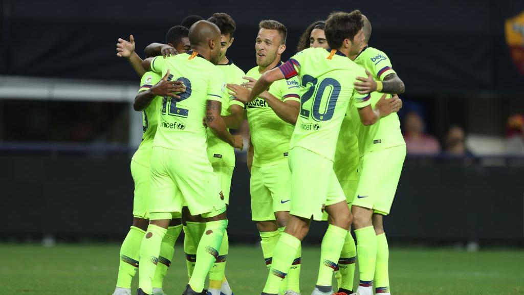 Rafinha (Barcelona) saat merayakan gol pertamanya dengan rekan setimnya, Barcelona vs AS Roma pada pertandingan ICC 2018.