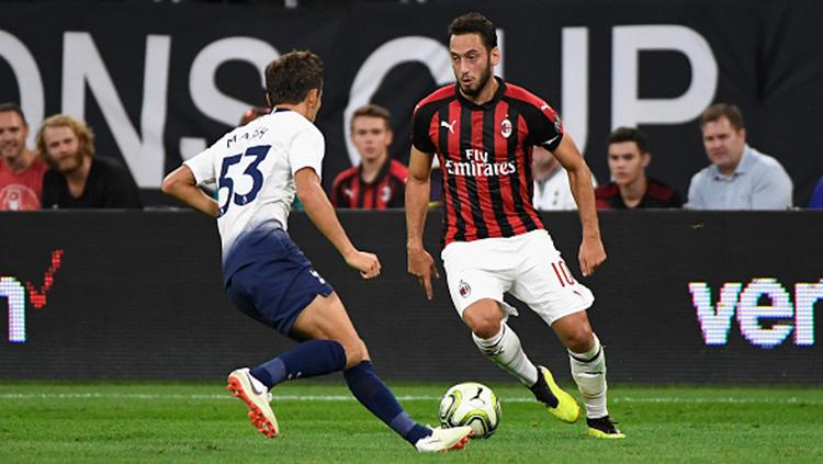 Hakan Calhanoglu (AC Milan) pertandingan antara Tottenham Hotspur vs AC Milan pada ICC 2018 di Stadion Bank AS (31/07/18) di Minneapolis, Minnesota. Copyright: Getty Images