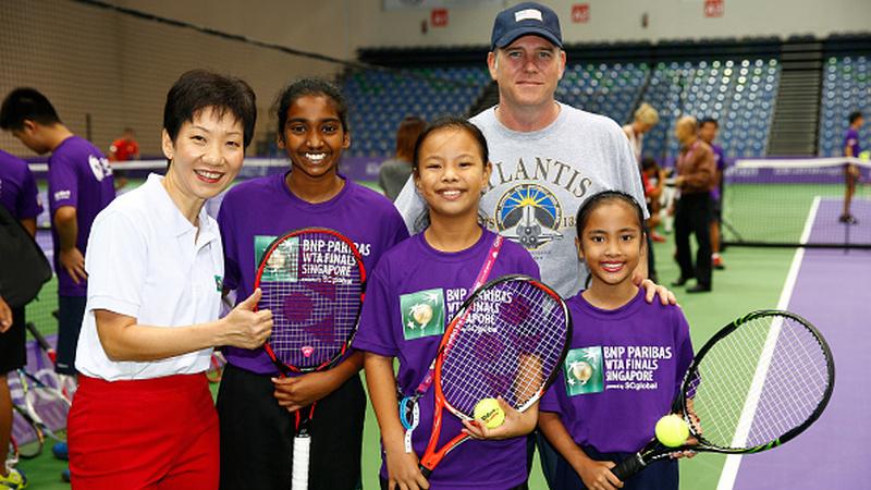 Grace Fu bersama atlet cilik Singapura Copyright: Getty Images